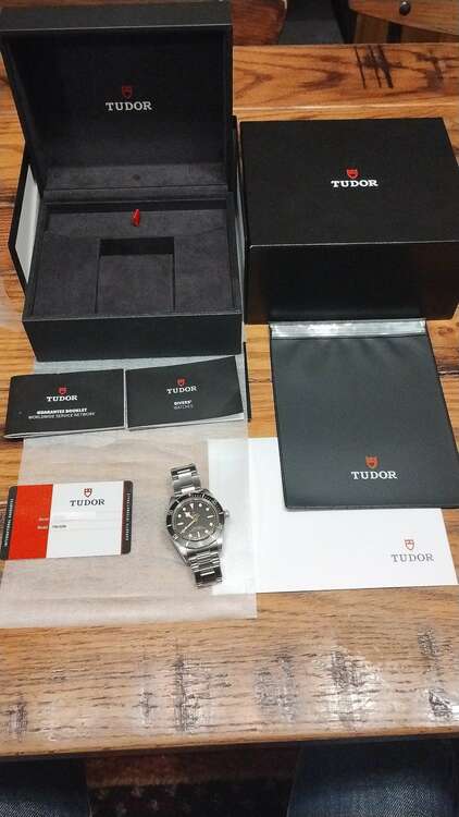 チューダー ブラックベイ 79030n（高級時計）の商品画像 - 査定依頼日：2025年2月15日 - 最高査定価格：400,000円