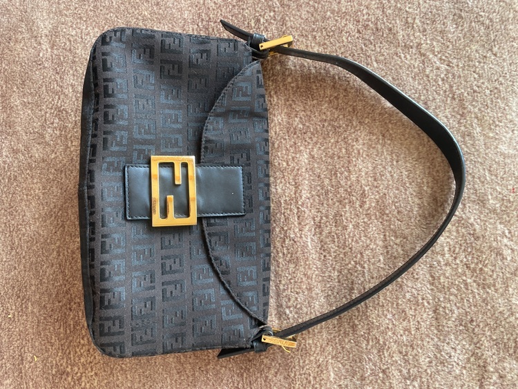 フェンディ　バッグ（ブランドバッグ）の商品画像 - 査定依頼日：2025年9月2日 - 最高査定価格：50,000円