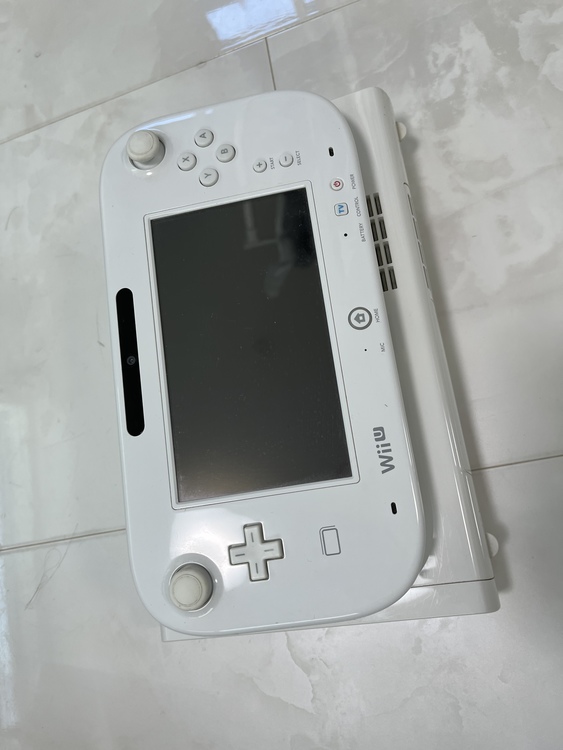 Wii U、WUP-001（ゲーム機本体・ゲームソフト）の商品画像 - 査定依頼日：2021年12月21日 - 最高査定価格：2,000円