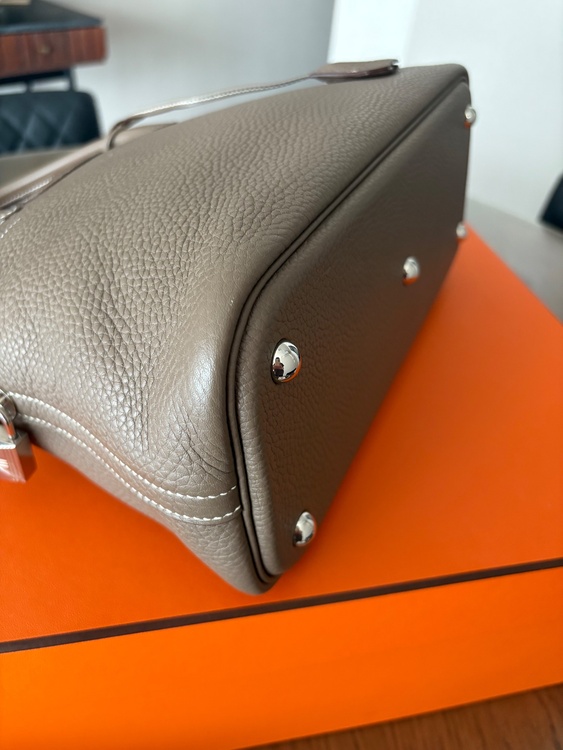 トリヨンクレマンス エトゥープ シルバー金具 X:2016年（ブランドバッグ）の商品画像 - 査定依頼日：2026年1月13日 - 最高査定価格：750,000円