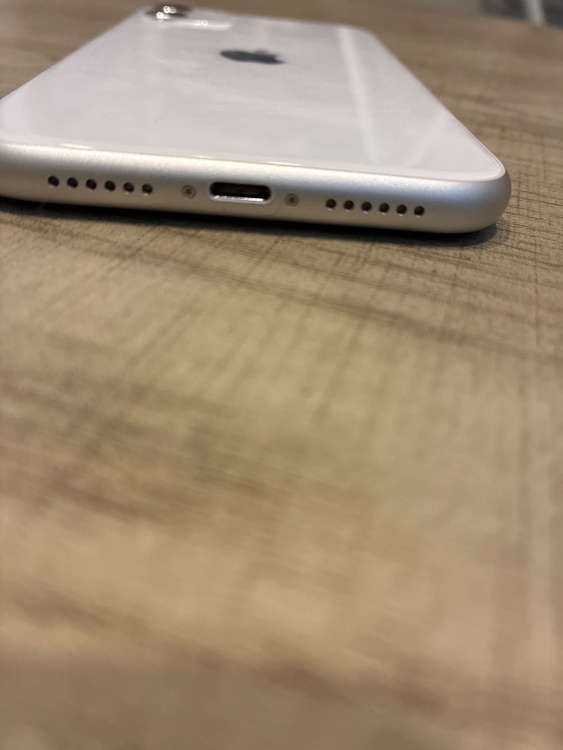 iPhone iPhone11 64GB au（スマホ）の商品画像 - 査定依頼日：2026年9月13日 - 最高査定価格：13,000円