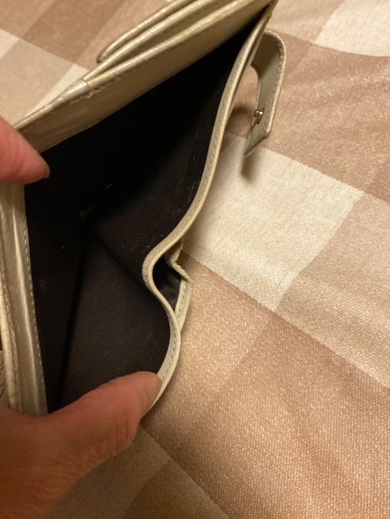 財布（ブランド財布・小物）の商品画像 - 査定依頼日：2025年10月10日 - 最高査定価格：2,000円