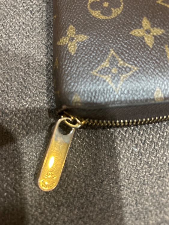 ジッピーウォレット（ブランド財布・小物）の商品画像 - 査定依頼日：2025年12月20日 - 最高査定価格：13,000円