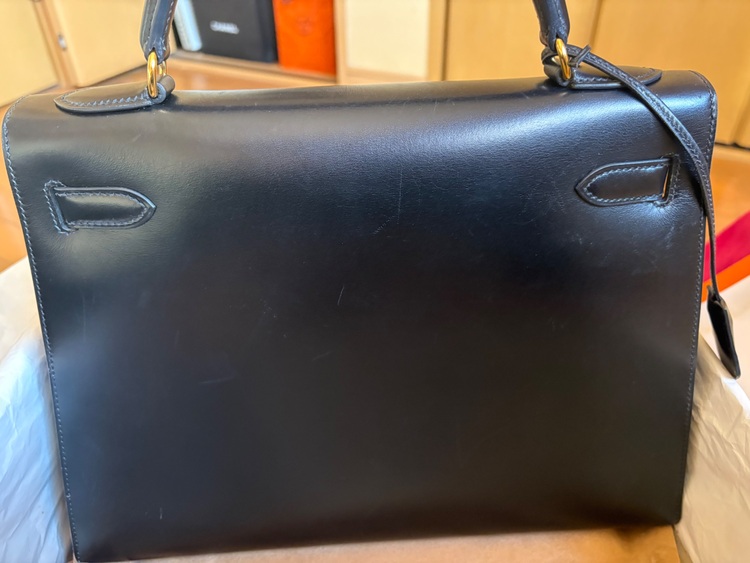 外縫い　ボックスカーフ　金金具　35（ブランドバッグ）の商品画像 - 査定依頼日：2025年11月24日 - 最高査定価格：1,350,000円