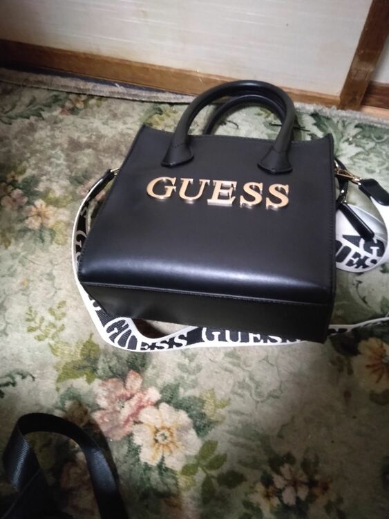 GUESS（ブランドバッグ）の商品画像 - 査定依頼日：2025年11月10日 - 最高査定価格：4,000円