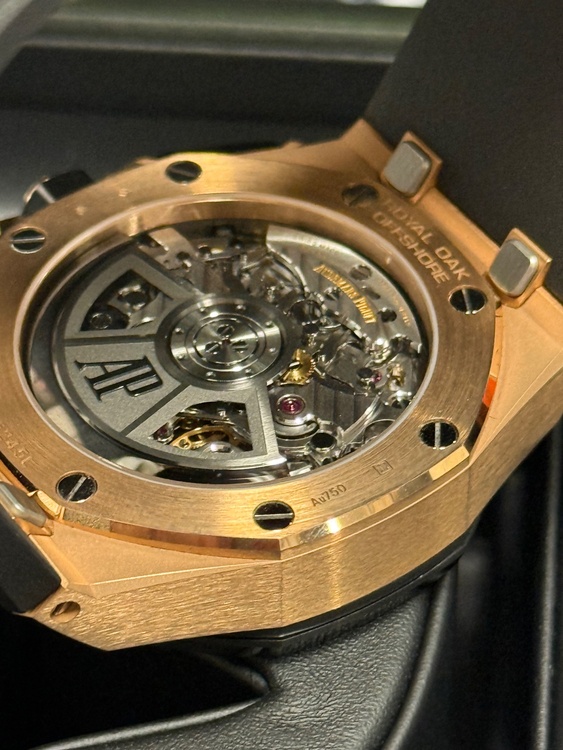 ロイヤルオークオフショア（高級時計）の商品画像 - 査定依頼日：2025年12月17日 - 最高査定価格：6,820,000円