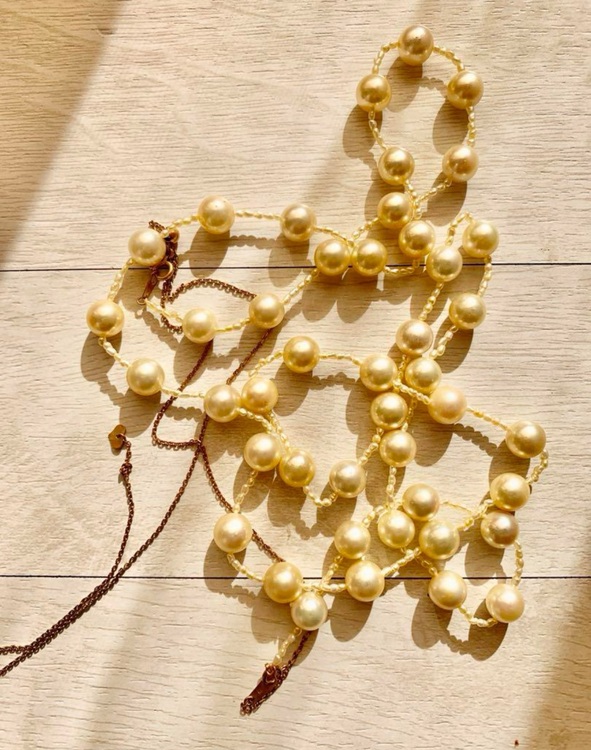 アコヤ真珠染めゴールデンロングネックレス（宝石）の商品画像 - 査定依頼日：2025年7月14日 - 最高査定価格：3,000円