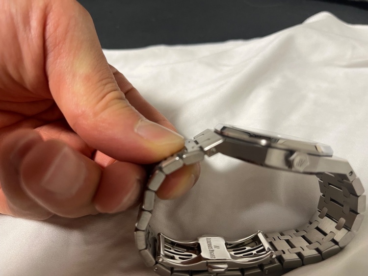 オーデマピゲ ロイヤルオーク 15300r（高級時計）の商品画像 - 査定依頼日：2026年2月9日 - 最高査定価格：4,550,000円