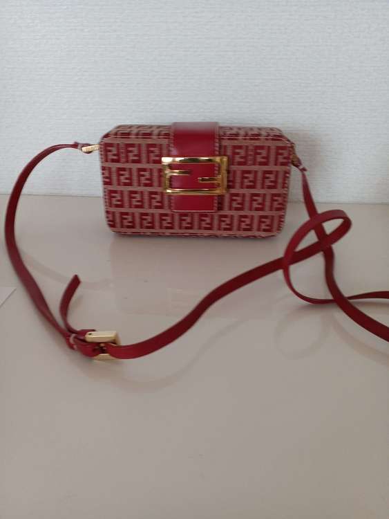 Fendiショルダーバッグ（ブランド財布・小物）の商品画像 - 査定依頼日：2022年8月28日 - 最高査定価格：15,000円
