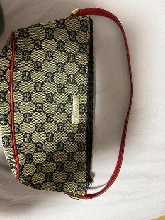 グッチ  （ブランドバッグ）の商品画像 - 査定依頼日：2025年11月30日 - 最高査定価格：23,000円