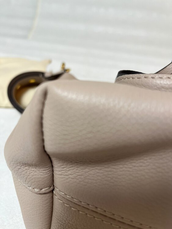 ロックミーバケット（ブランドバッグ）の商品画像 - 査定依頼日：2025年1月5日 - 最高査定価格：200,000円