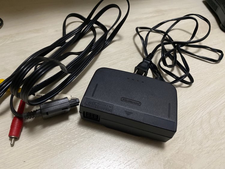 ニンテンドー 64（ゲーム機本体・ゲームソフト）の商品画像 - 査定依頼日：2022年12月22日 - 最高査定価格：5,000円