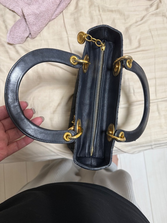 レディディオール　ミディアム　ラム（ブランドバッグ）の商品画像 - 査定依頼日：2025年8月28日 - 最高査定価格：150,000円