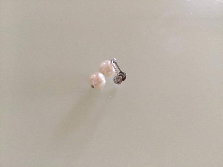 真珠のイヤリング　プラチナ　pt850 （宝石）の商品画像 - 査定依頼日：2023年9月28日 - 最高査定価格：5,000円