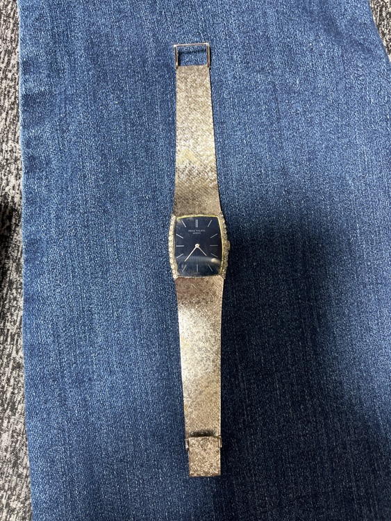 パテックフィリップ ゴンドーロ 3528/（高級時計）の商品画像 - 査定依頼日：2025年8月22日 - 最高査定価格：1,380,000円