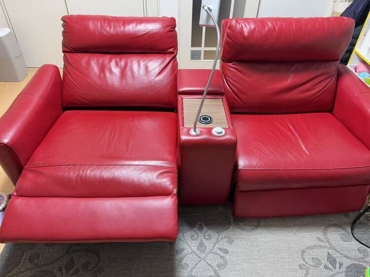 ワイド2人用の電動リクライニングソファ（家具・寝具）の商品画像 - 査定依頼日：2025年3月16日 - 最高査定価格：3,000円