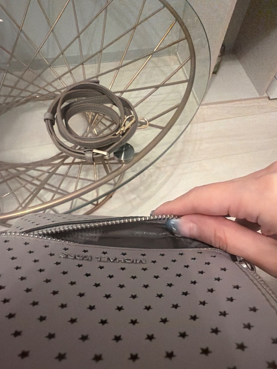 MICHAEL KORS  Mini Perforated LeatherBag（ブランドバッグ）の商品画像 - 査定依頼日：2026年5月5日 - 最高査定価格：2,500円