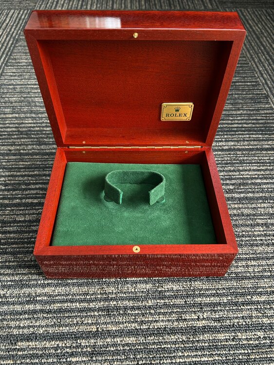 コスモグラフデイトナ（高級時計）の商品画像 - 査定依頼日：2025年1月27日 - 最高査定価格：5,500,000円