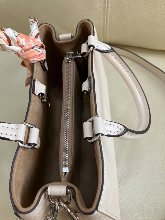 ヴィトンの3wayバック（ブランドバッグ）の商品画像 - 査定依頼日：2025年4月26日 - 最高査定価格：235,000円