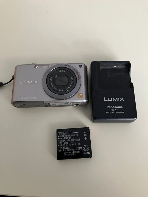 LUMIX DMC-FX100（カメラ）の商品画像 - 査定依頼日：2025年5月14日 - 最高査定価格：4,500円