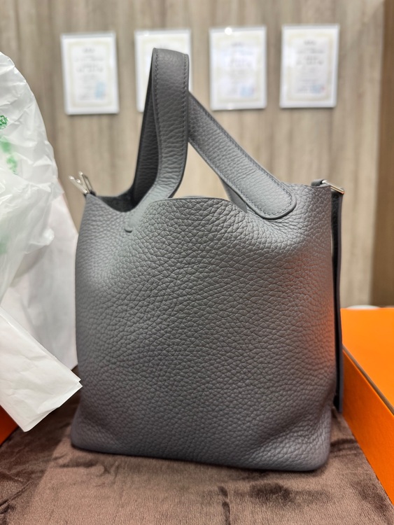 ピコタンpm アルドワーズ　シルバー金具　5月購入新品未使用　W刻印（ブランドバッグ）の商品画像 - 査定依頼日：2025年6月7日 - 最高査定価格：600,000円