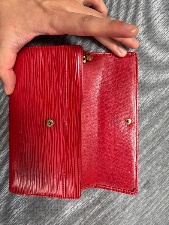 ルイヴィトン　エピ　レザー　長財布（ブランドバッグ）の商品画像 - 査定依頼日：2026年1月30日 - 最高査定価格：8,000円