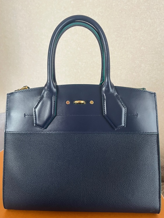 ルイ・ヴィトン トリヨン シティスティーマーMM M54731（ブランドバッグ）の商品画像 - 査定依頼日：2025年10月2日 - 最高査定価格：170,000円