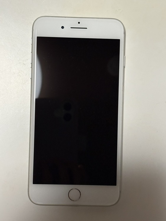 iPhone８＋　128G ホワイト（スマホ）の商品画像 - 査定依頼日：2026年4月12日 - 最高査定価格：6,000円