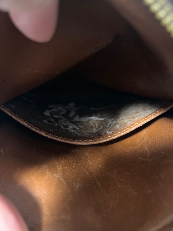 ダヌーブショルダーバック（ブランドバッグ）の商品画像 - 査定依頼日：2026年2月2日 - 最高査定価格：15,000円