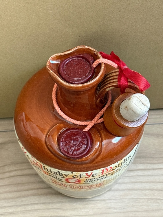 Ye Whisky of Ye Monks De Luxe（イ・モンクス デラックス）（お酒）の商品画像 - 査定依頼日：2026年8月15日 - 最高査定価格：1,000円