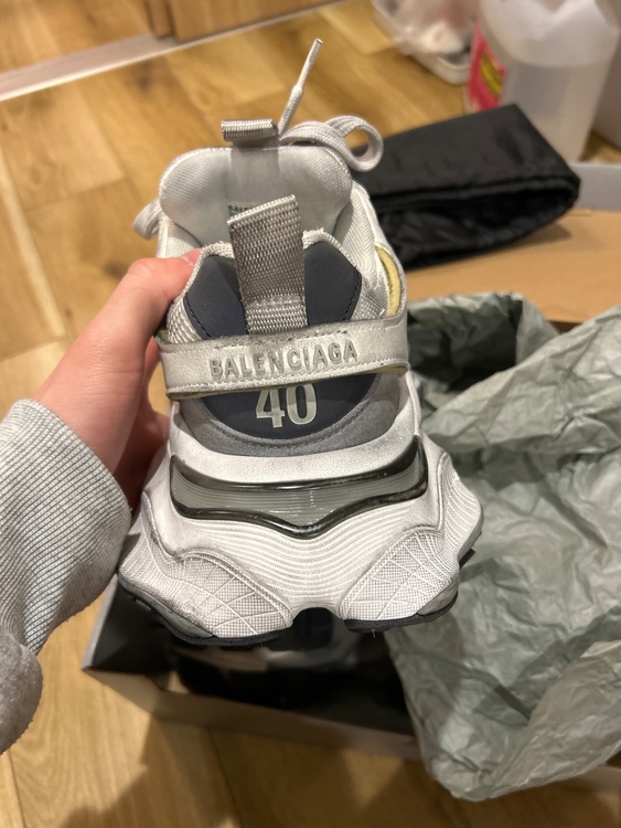 バレンシアガ  （ブランドバッグ）の商品画像 - 査定依頼日：2026年3月21日 - 最高査定価格：45,000円