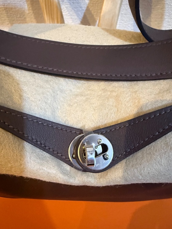 リンディミニ（ブランドバッグ）の商品画像 - 査定依頼日：2026年4月2日 - 最高査定価格：1,300,000円