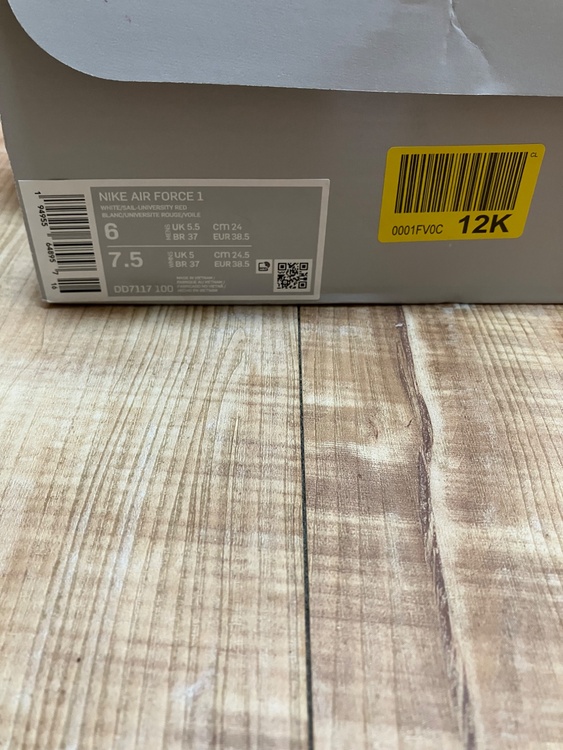 型番DD7117 100 エアフォース1バレンタイン（古着・ファッション）の商品画像 - 査定依頼日：2026年5月13日 - 最高査定価格：5,000円
