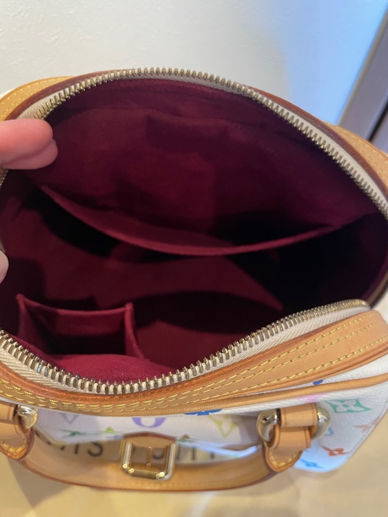 • ライン: モノグラム・マルチカラー • モデル名: プリシラ • 型番: M40096 • カラー: ブロン（ホワイト） • サイズ: 約 W24.5cm × H20.5cm × D17.5cm（ブランドバッグ）の商品画像 - 査定依頼日：2026年10月7日 - 最高査定価格：130,000円