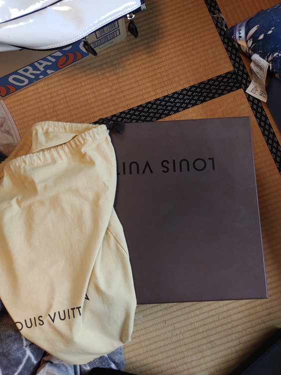 ビジネスバッグ（ブランドバッグ）の商品画像 - 査定依頼日：2022年5月13日 - 最高査定価格：41,000円