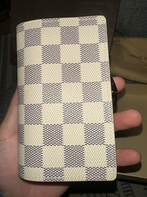 ルイヴィトン ポルトフォイユ・ヴィエノワイニシャル入り（ブランド財布・小物）の商品画像 - 査定依頼日：2025年4月30日 - 最高査定価格：8,000円