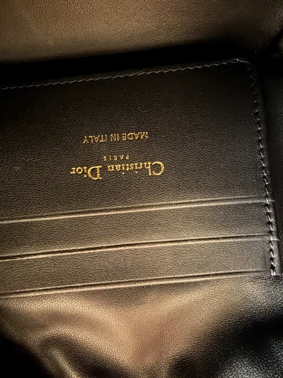 Dior 30 montaigneミニ バケットバッグ ドローストリング（ブランドバッグ）の商品画像 - 査定依頼日：2026年10月10日 - 最高査定価格：200,000円