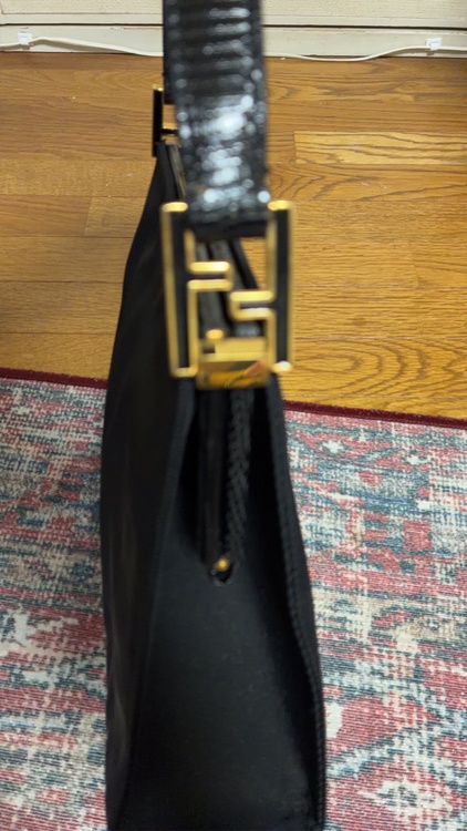 FENDI（ブランドバッグ）の商品画像 - 査定依頼日：2026年10月4日 - 最高査定価格：20,000円