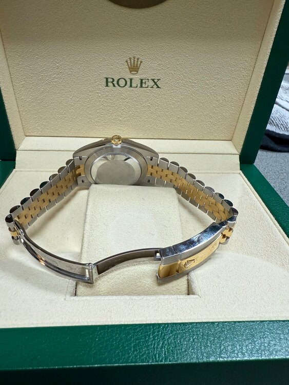 ロレックス デイトジャスト 12633（高級時計）の商品画像 - 査定依頼日：2025年3月27日 - 最高査定価格：2,600,000円