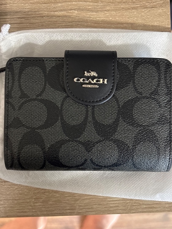 C0082（ブランド財布・小物）の商品画像 - 査定依頼日：2025年9月21日 - 最高査定価格：2,000円