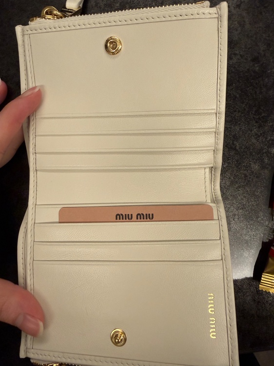 ミュウミュウ  （ブランドバッグ）の商品画像 - 査定依頼日：2026年1月28日 - 最高査定価格：50,000円