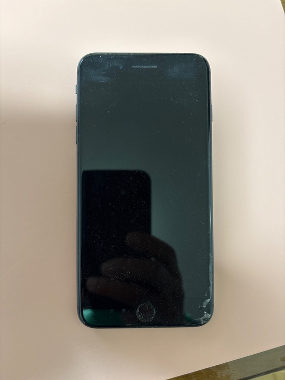 iPhone iPhone8 Plus 64GB au（スマホ）の商品画像 - 査定依頼日：2026年7月29日 - 最高査定価格：6,500円