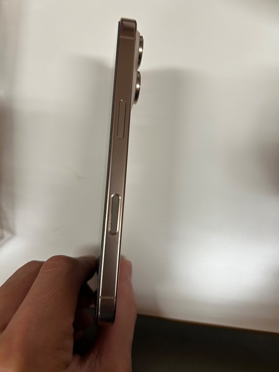 iPhone iPhone 16 Pro 128GB SIMフリー（スマホ）の商品画像 - 査定依頼日：2026年9月20日 - 最高査定価格：112,000円