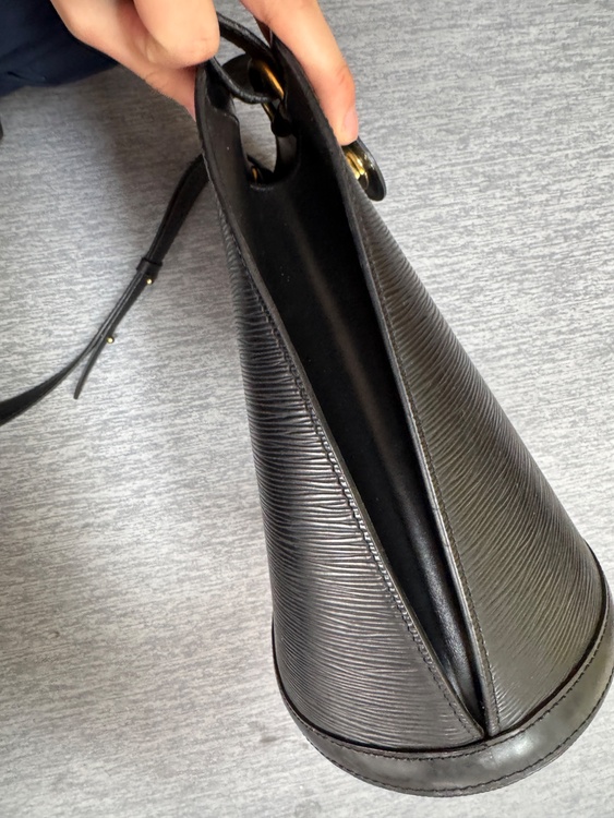 ルイヴィトン　エピ　クリュニー　ショルダーバッグ（ブランドバッグ）の商品画像 - 査定依頼日：2026年1月30日 - 最高査定価格：50,000円