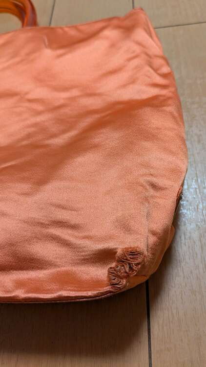 プラダ  （ブランドバッグ）の商品画像 - 査定依頼日：2025年4月24日 - 最高査定価格：3,000円