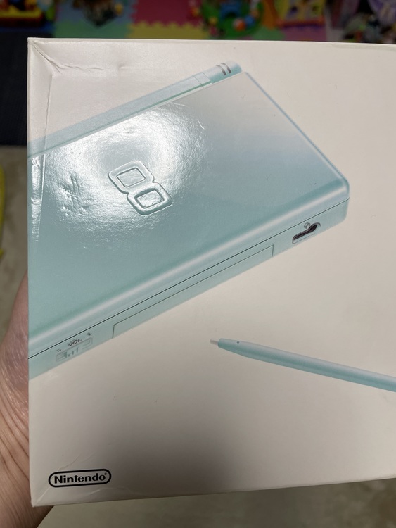  Nintend DS LITE（ゲーム機本体・ゲームソフト）の商品画像 - 査定依頼日：2021年4月8日 - 最高査定価格：600円