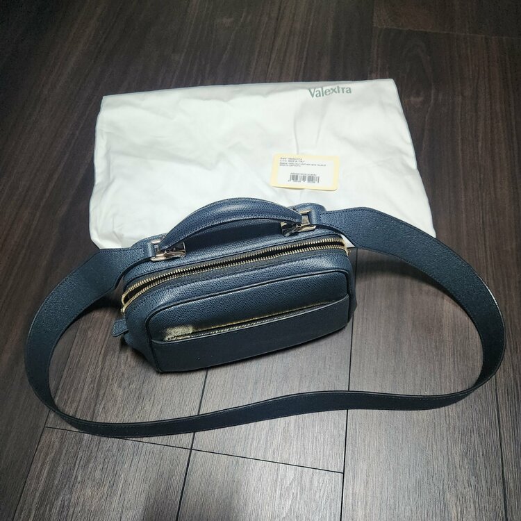 ヴァレクストラ  （ブランドバッグ）の商品画像 - 査定依頼日：2026年4月19日 - 最高査定価格：100,000円