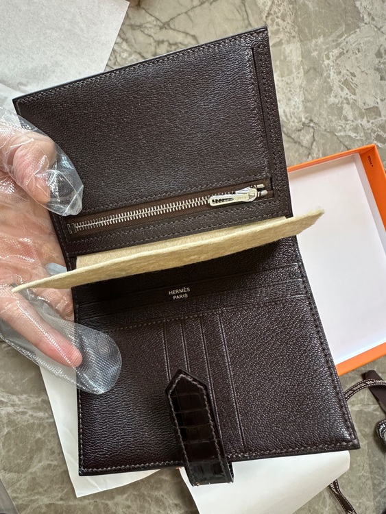 ブランド】HERMÈS（エルメス　ベアン コンパクト クロコ  【カ（ブランド財布・小物）の商品画像 - 査定依頼日：2025年11月3日 - 最高査定価格：100,000円