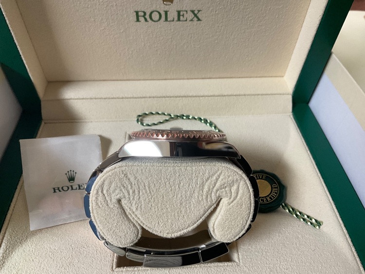 ロレックス GMTマスター （高級時計）の商品画像 - 査定依頼日：2025年6月21日 - 最高査定価格：3,020,000円