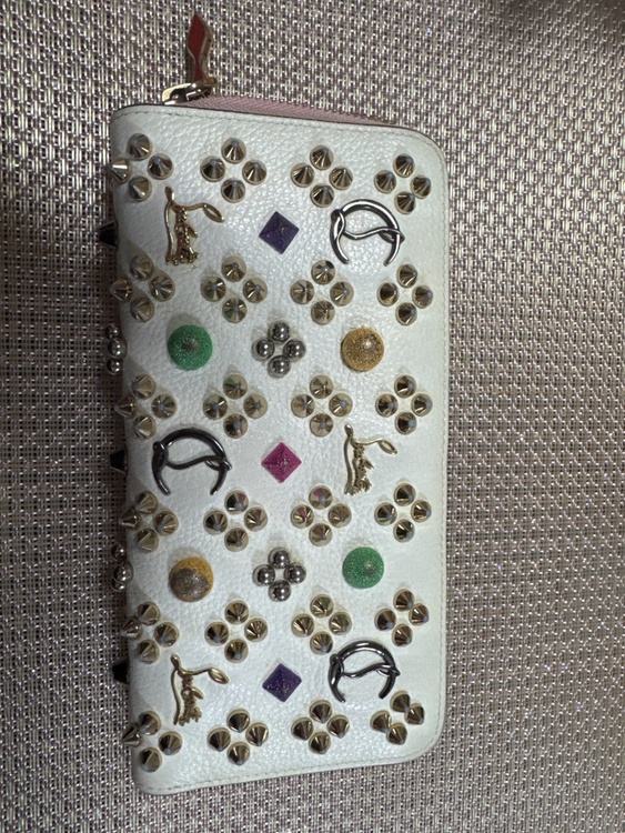 ルブタン　財布（ブランド財布・小物）の商品画像 - 査定依頼日：2025年12月9日 - 最高査定価格：10,000円